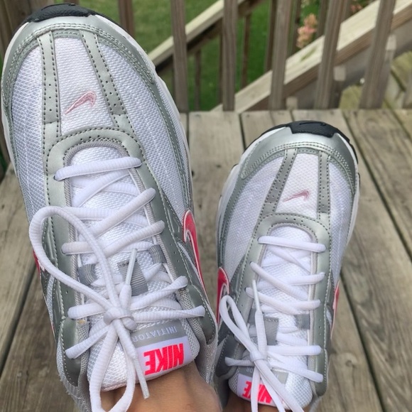 NIKE Women’s White Gray Silver Pink Sneakers Running Shoes - Picture 12 of 12